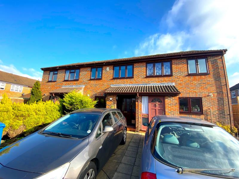 House Chesterblade Lane in Winkfield