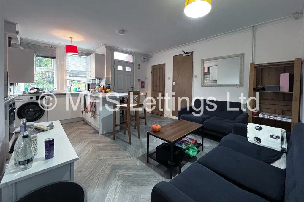 Flat Pearson Grove in Leeds