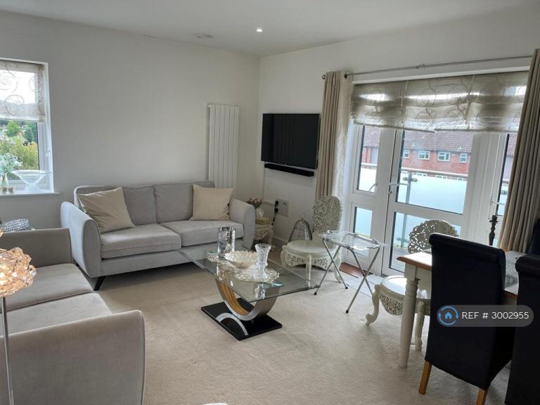 Flat Cranford Lane in Greater London