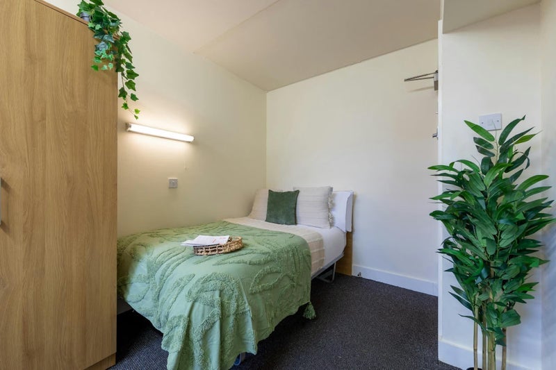 Room Lower Chatham Street in Manchester
