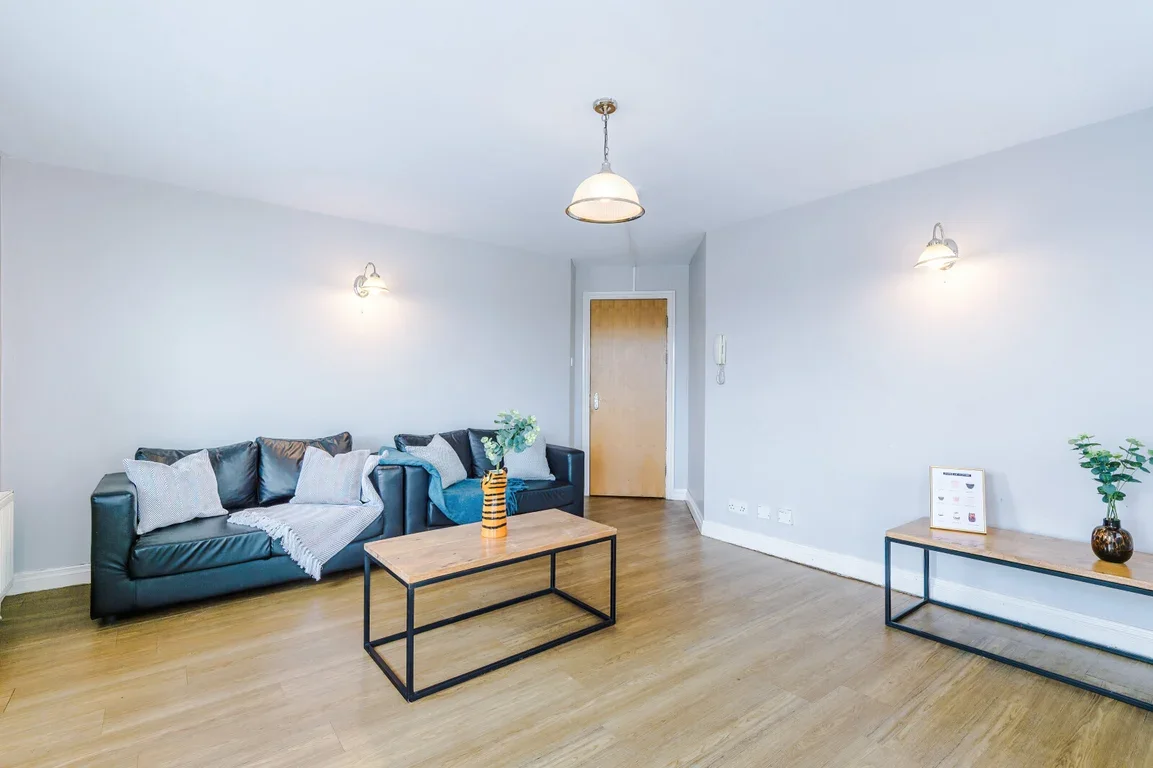 Room Ladybarn Road in Manchester