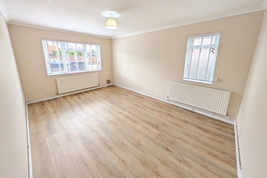 Flat Sussex Road in Woking