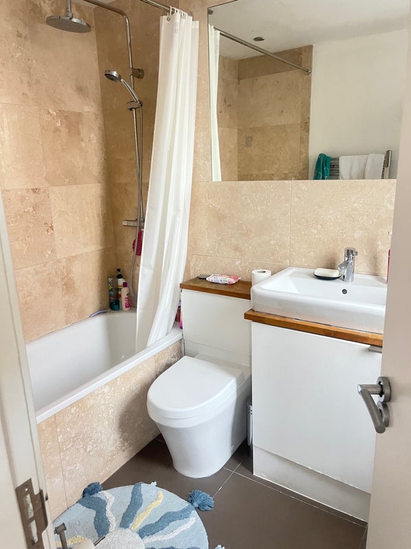 Room Faraday Road in Greater London