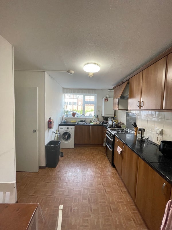 Room Kennard Road in Greater London