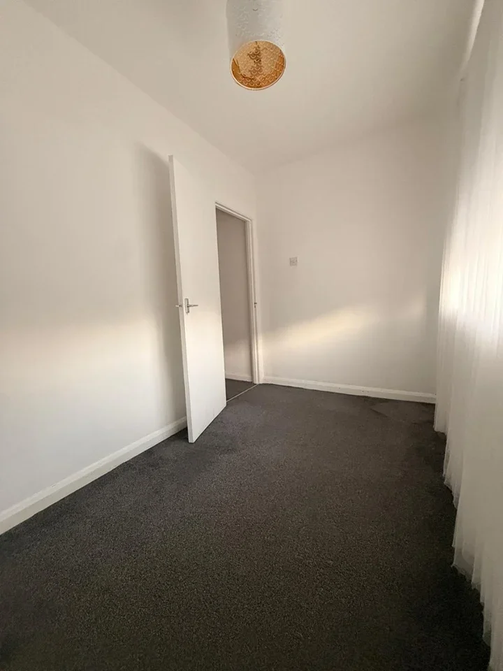 Flat Cherry Tree Lane in Greater London