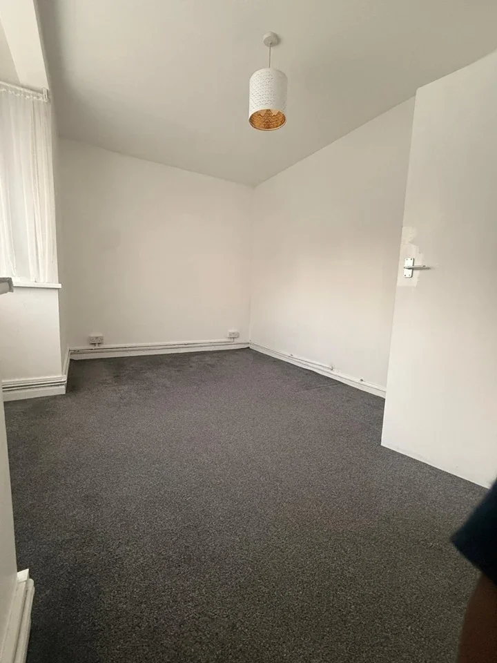 Flat Cherry Tree Lane in Greater London