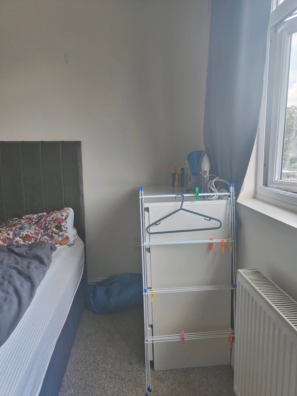 Room Hebdon Road in Greater London