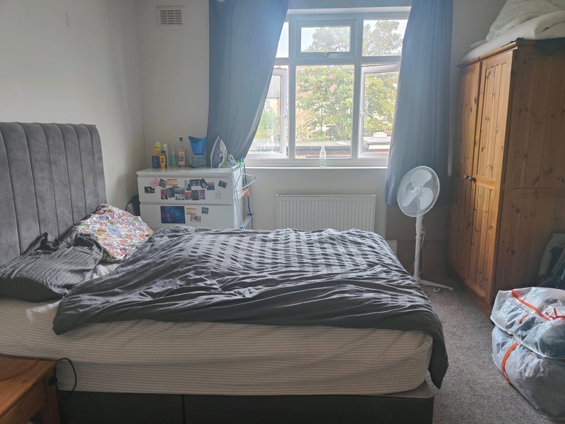 Room Hebdon Road in Greater London