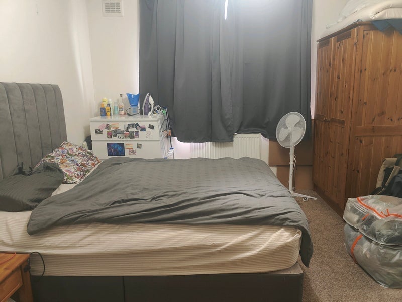 Room Hebdon Road in Greater London