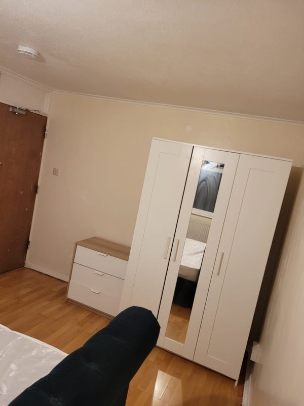 Room Christchurch Road in Tilbury