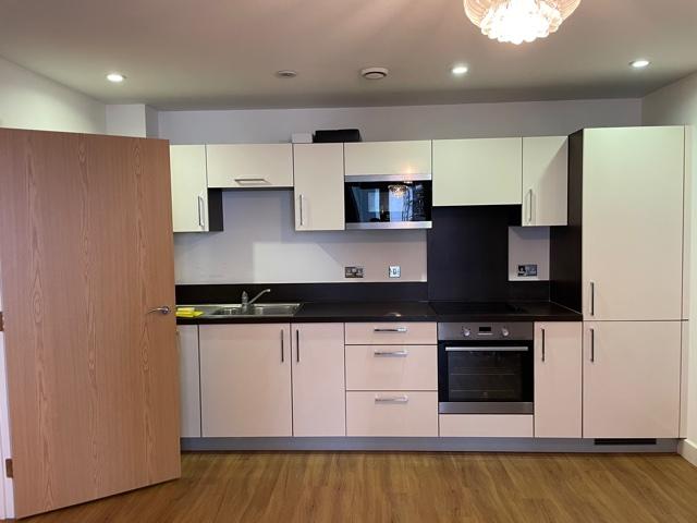 Flat Cornmill Lane in Greater London