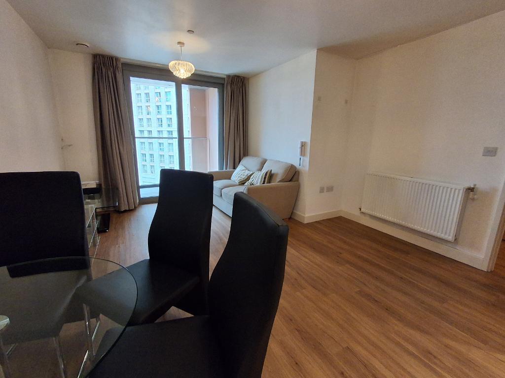 Flat Cornmill Lane in Greater London