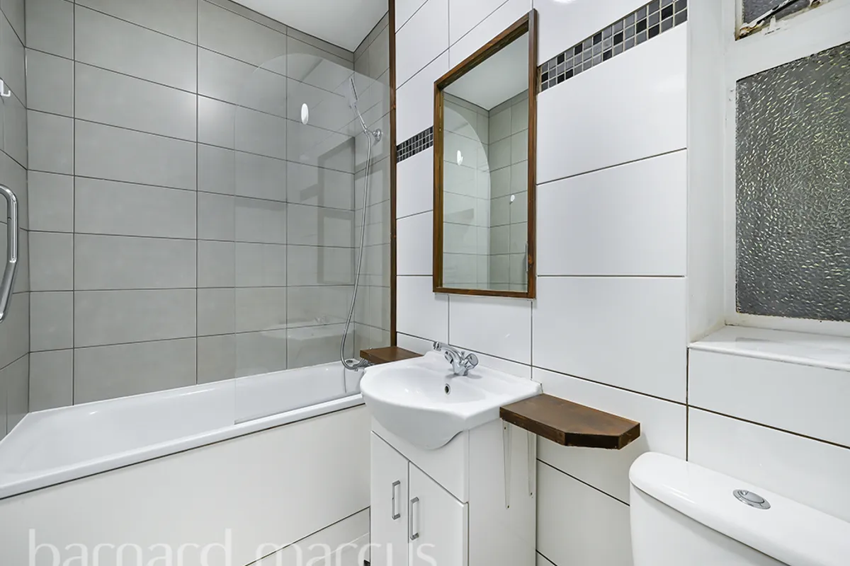 Flat Putney Hill in Greater London