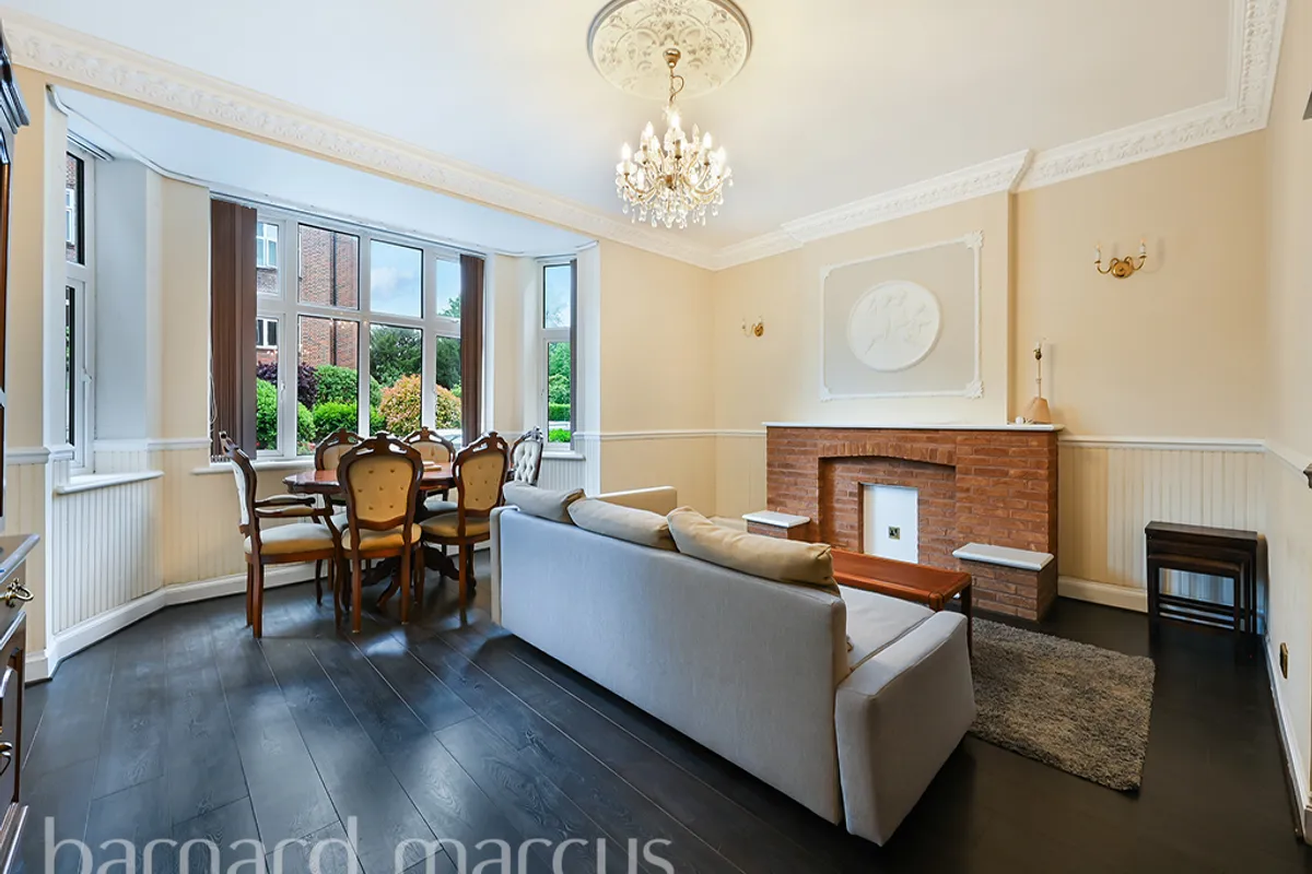 Flat Putney Hill in Greater London