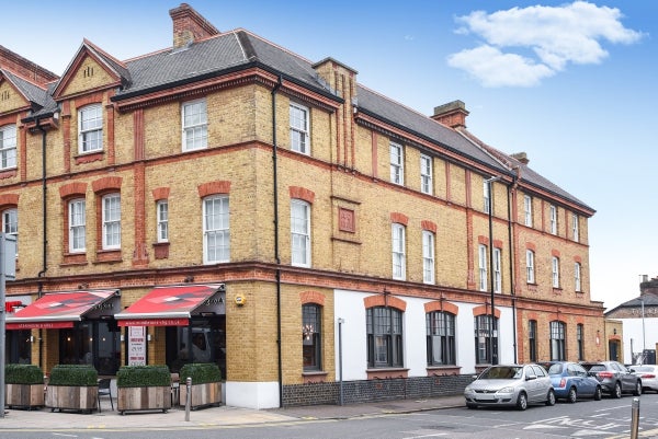 Flat Smith Street in Watford