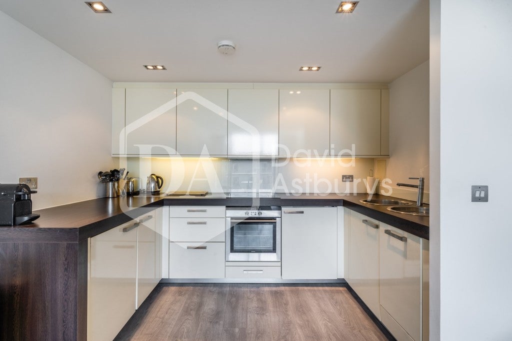 Flat Hooper Street in Greater London