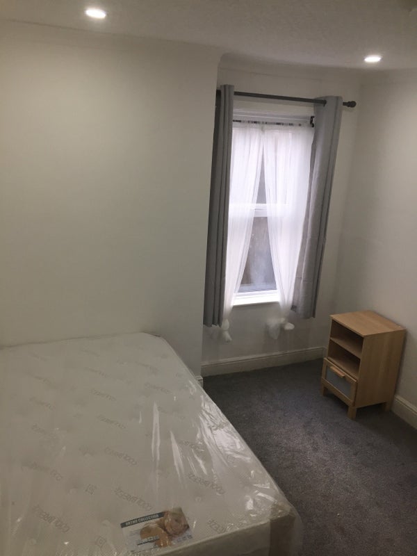 Flat Caerphilly Road in Cardiff