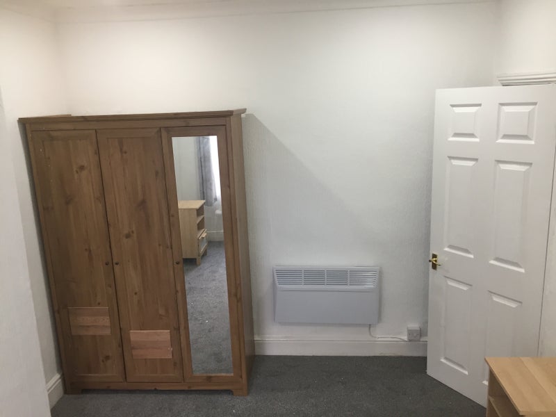 Flat Caerphilly Road in Cardiff