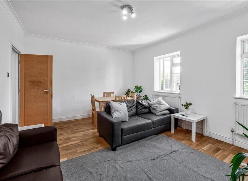Flat Shoot-up Hill in Greater London