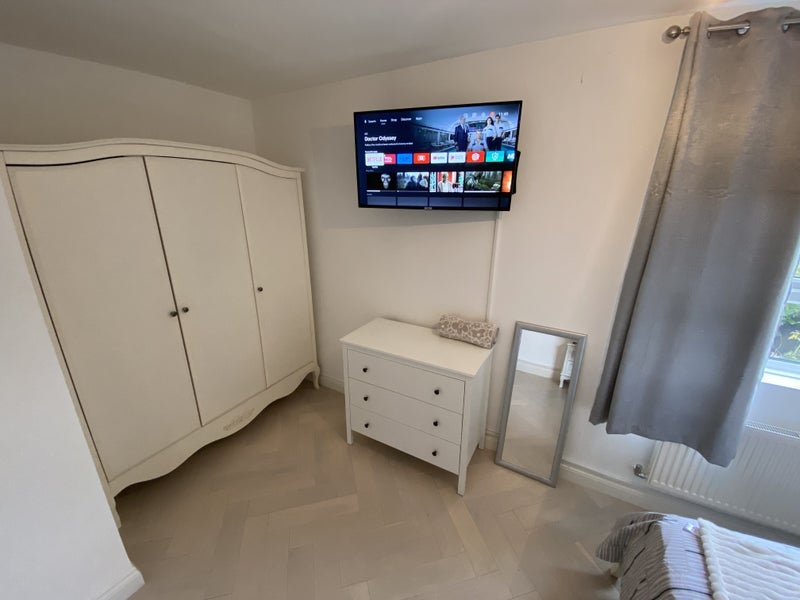 Room Bushey Down in Greater London