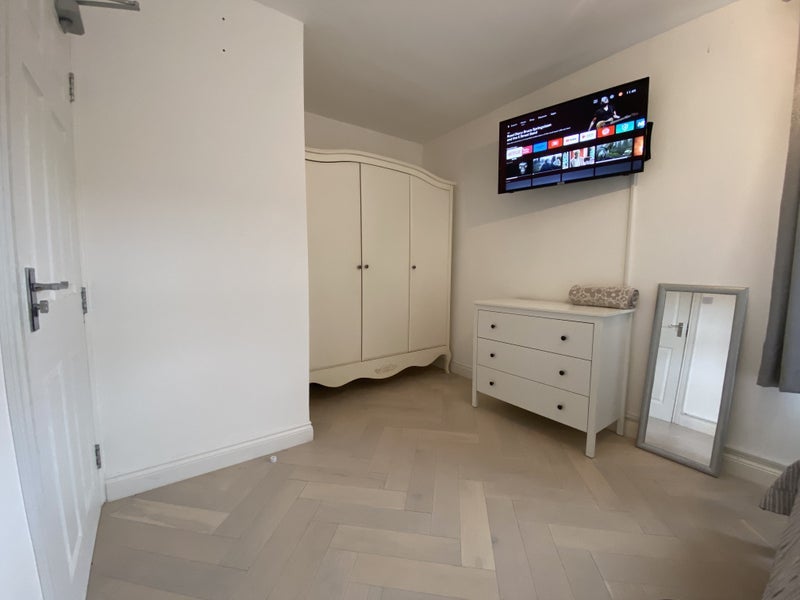 Room Bushey Down in Greater London