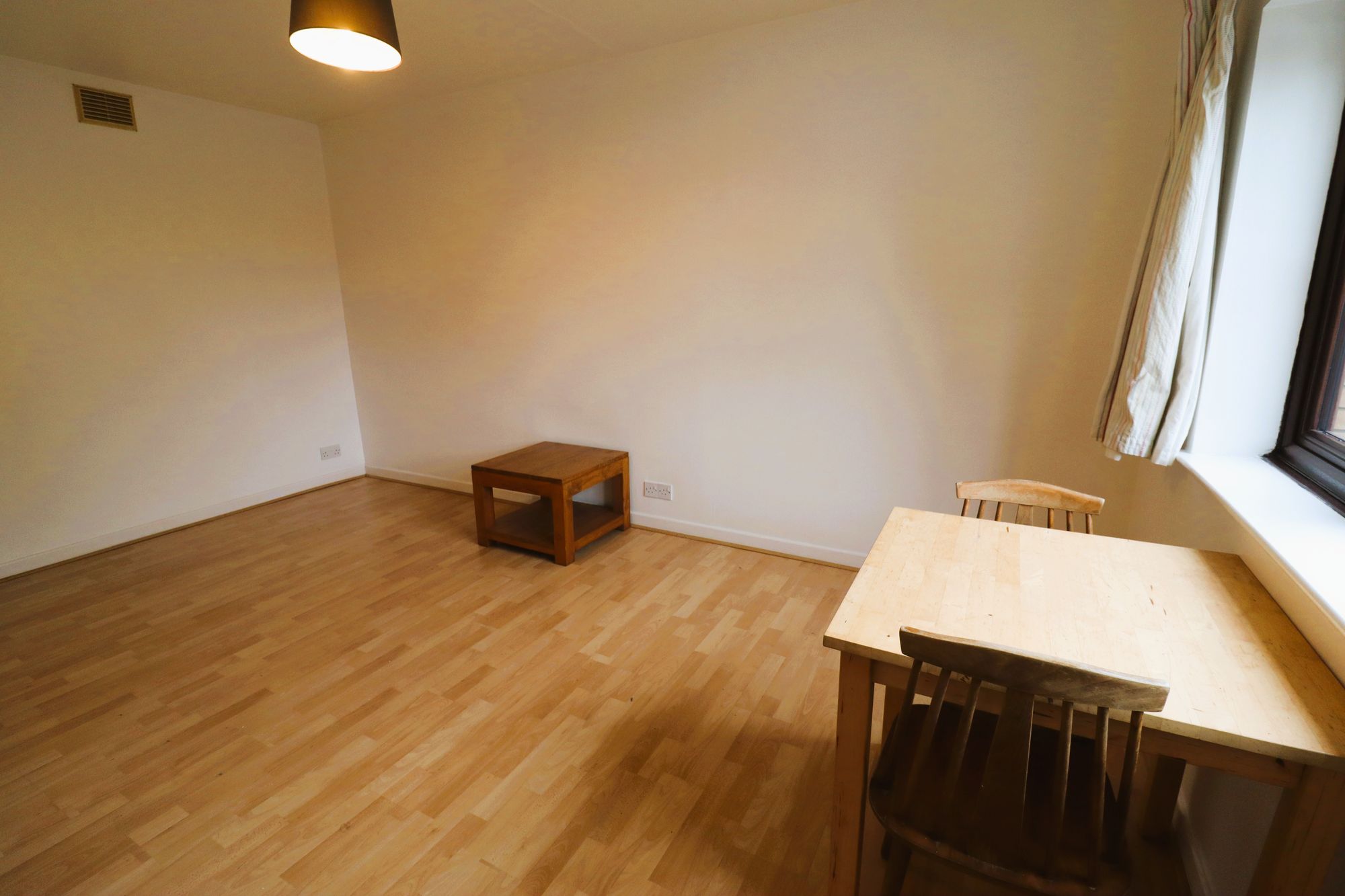 Flat Brunswick Quay in Greater London