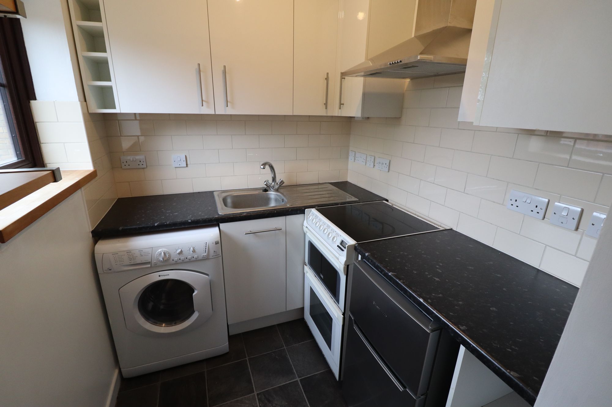 Flat Brunswick Quay in Greater London