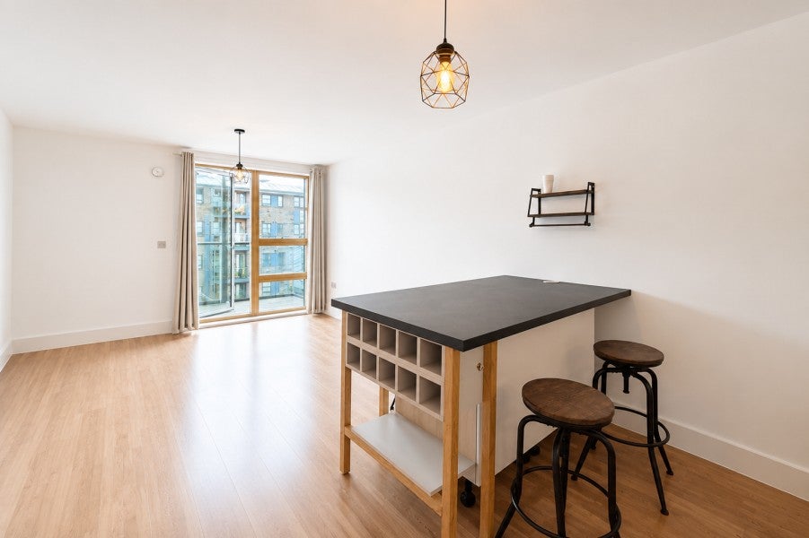 Flat Pretoria Road in Borough of Runnymede