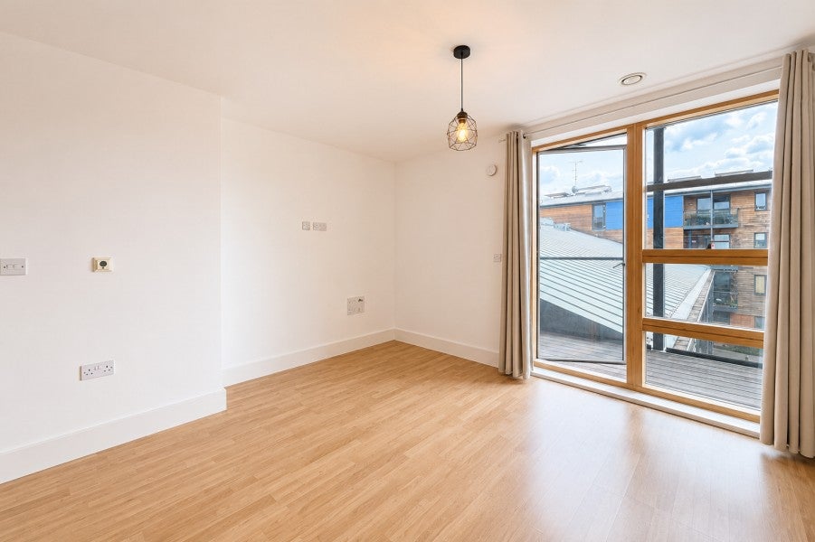 Flat Pretoria Road in Borough of Runnymede