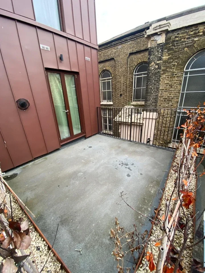 Flat Rye Lane in Greater London