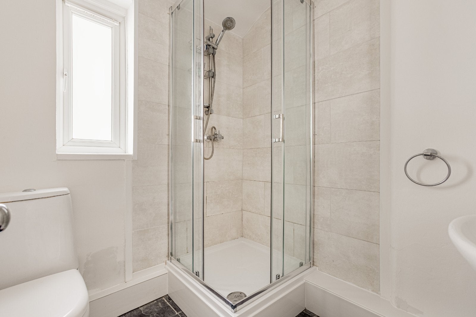 Flat Hazelbourne Road in Greater London