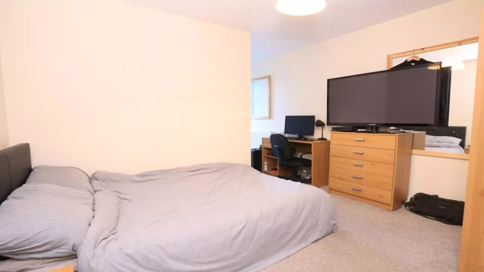 Room Bruce Road in Greater London
