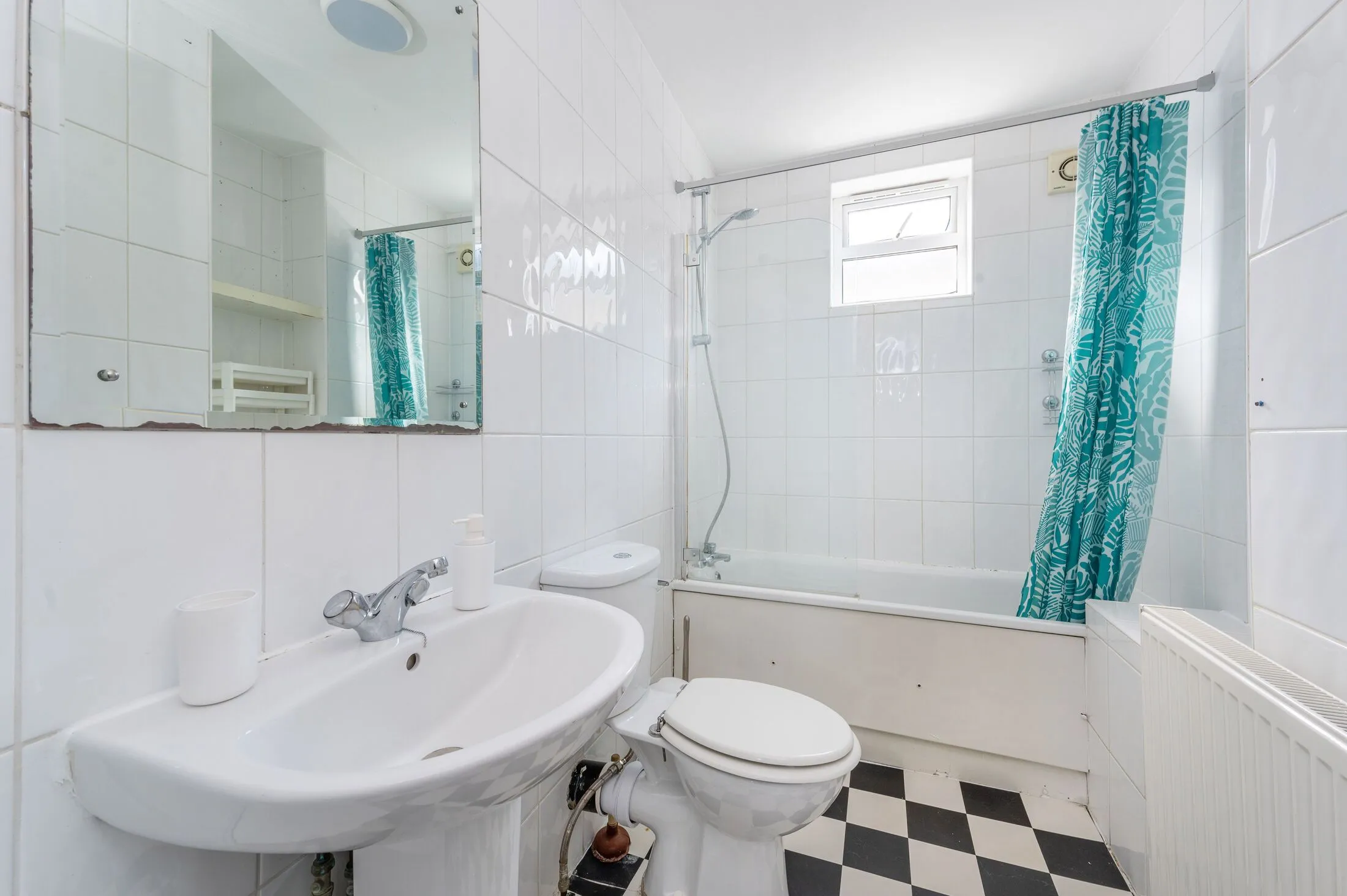 Flat Devonport Road in Greater London