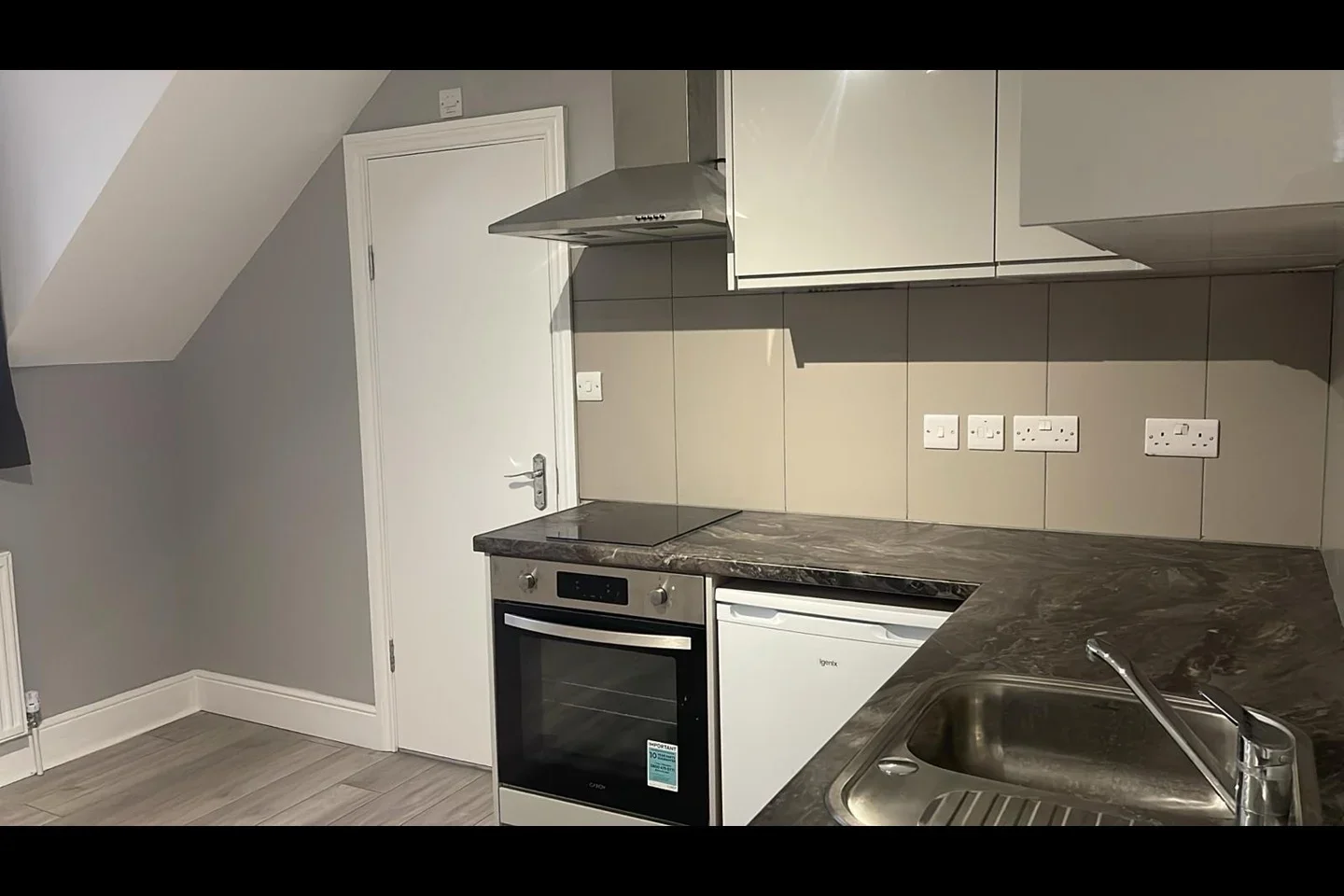 Room High Street in Greater London