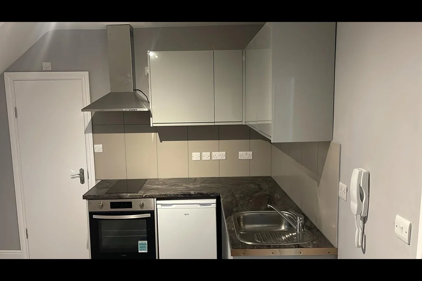 Room High Street in Greater London