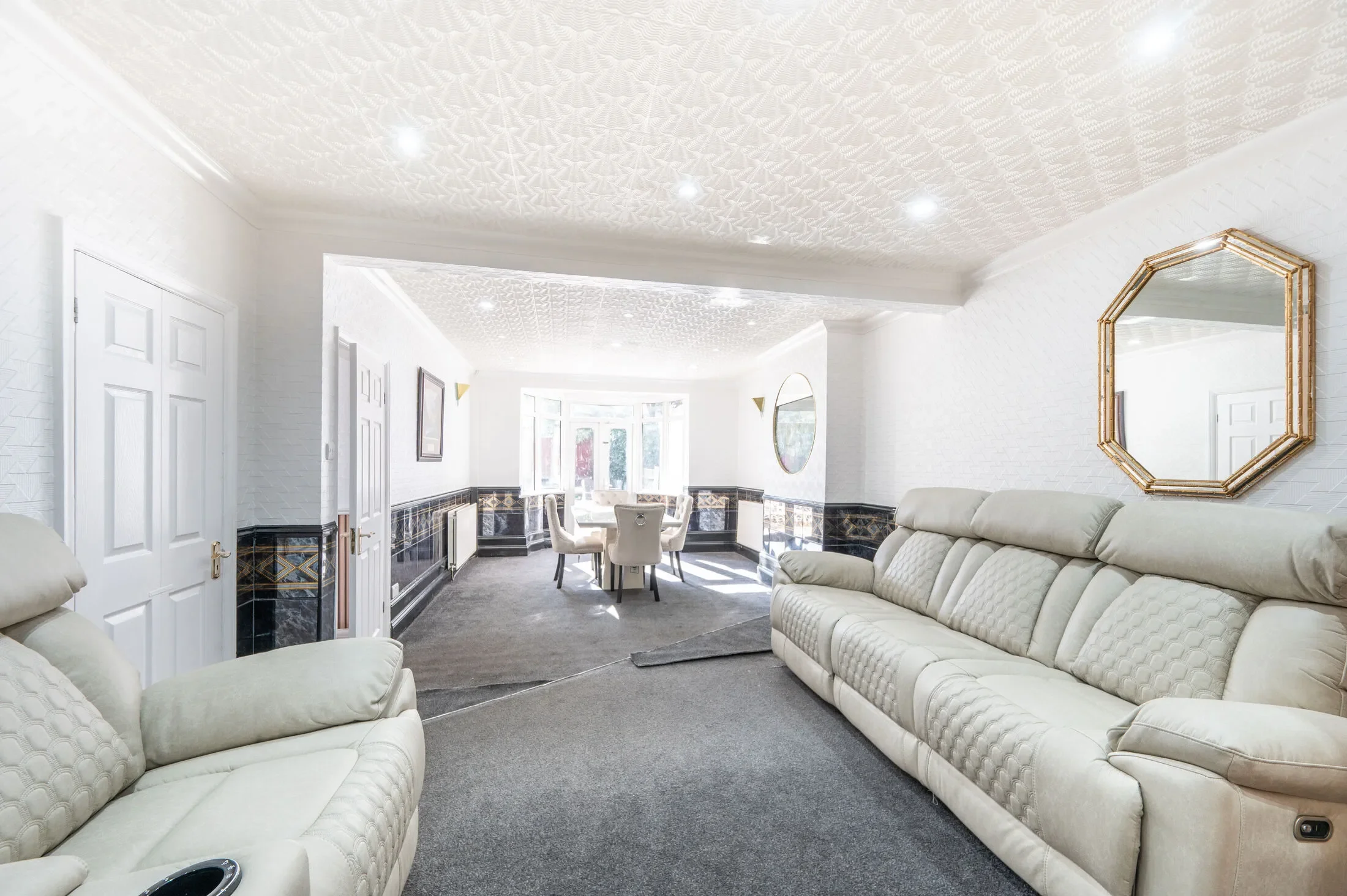 House Cairnfield Avenue in Greater London