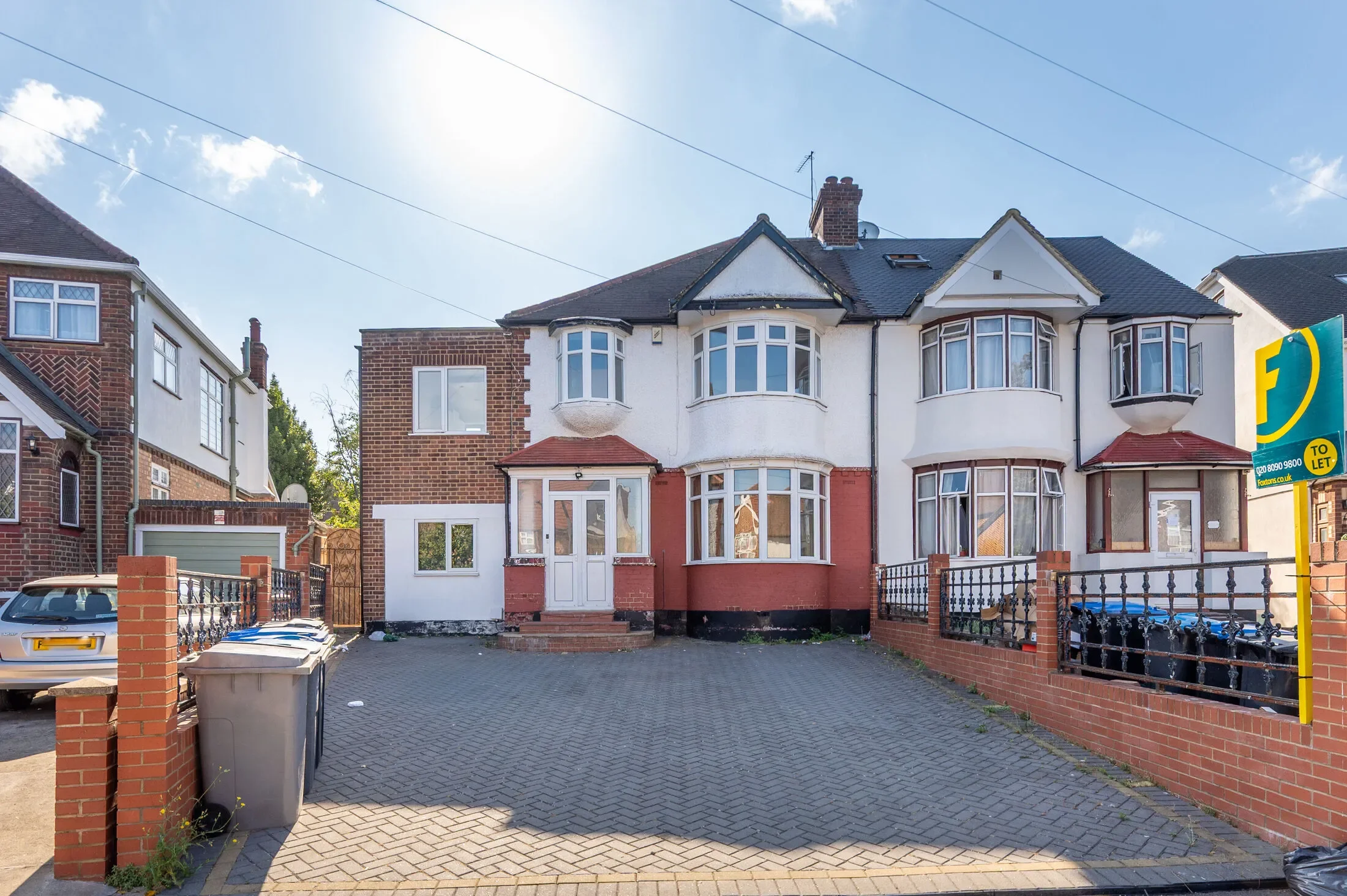 House Cairnfield Avenue in Greater London