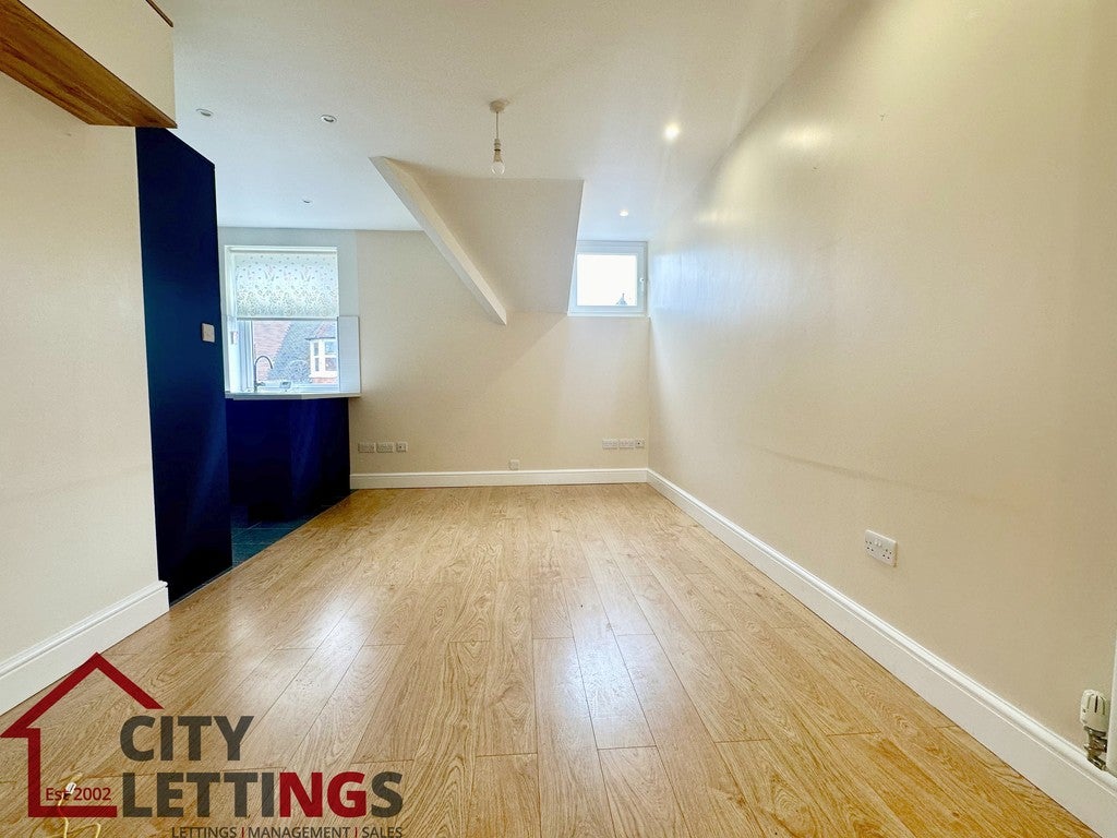 Flat Redcliffe Road in Nottingham
