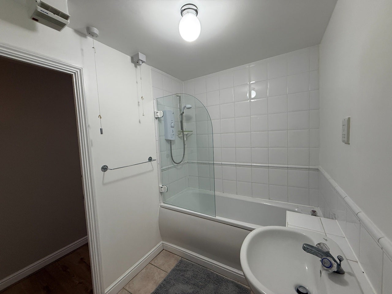 Flat Stock Orchard Crescent in Greater London