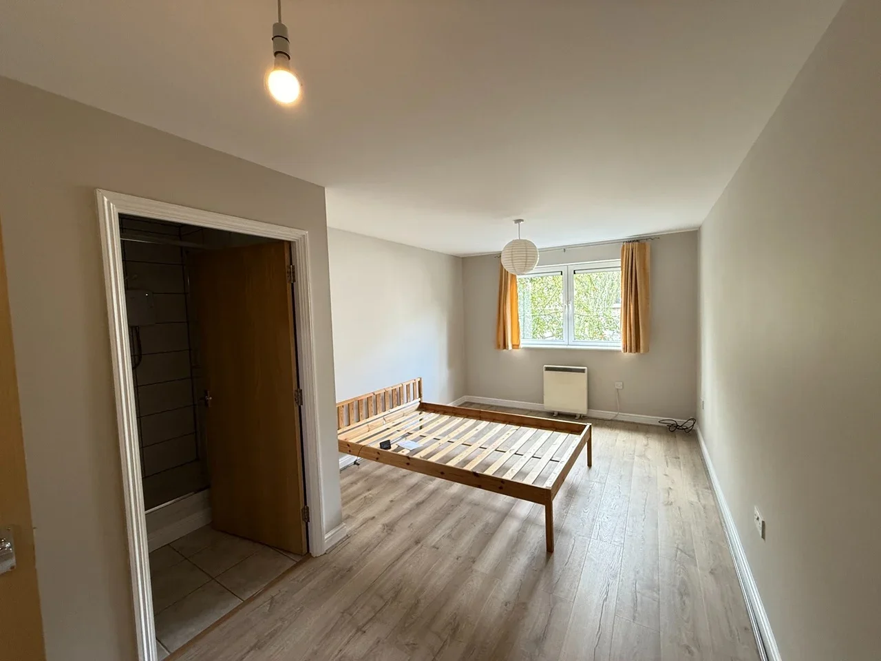 Flat Stock Orchard Crescent in Greater London