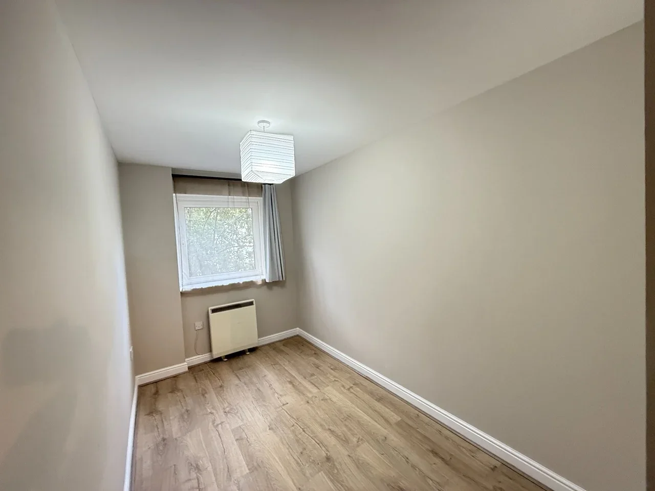 Flat Stock Orchard Crescent in Greater London