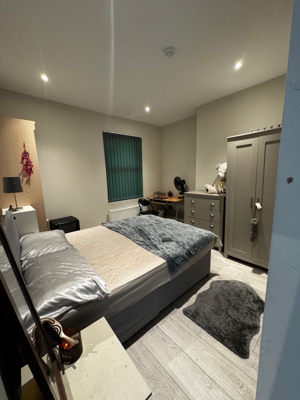 Room St John's Avenue in Liverpool