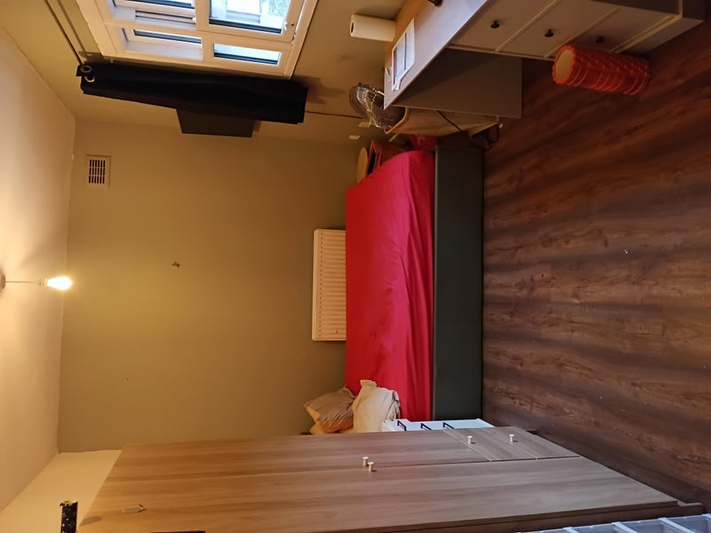 Room Dunlace Road in Greater London