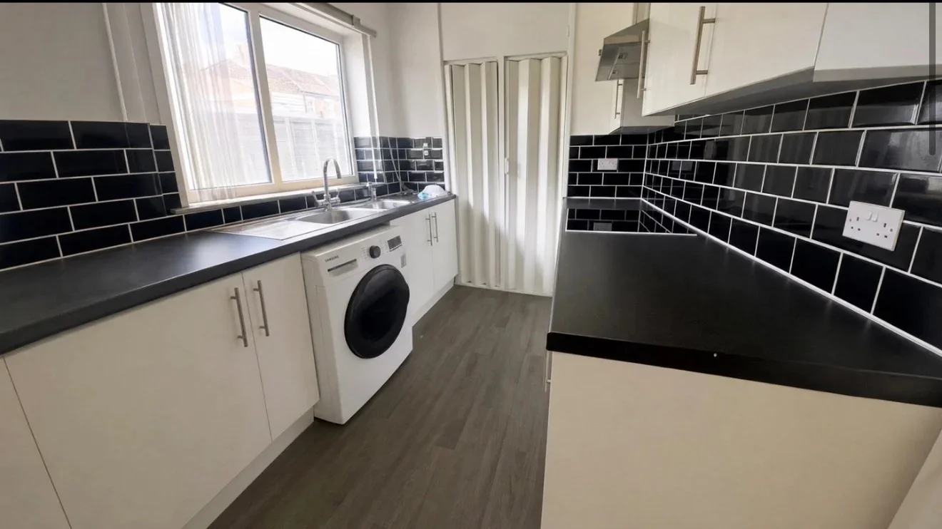 Room Deeley Road in Greater London