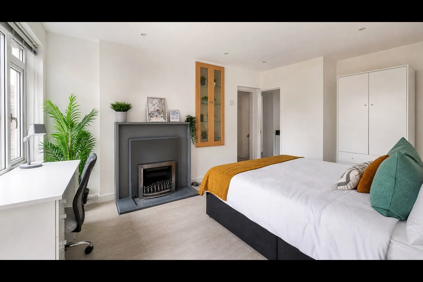 Room Deeley Road in Greater London