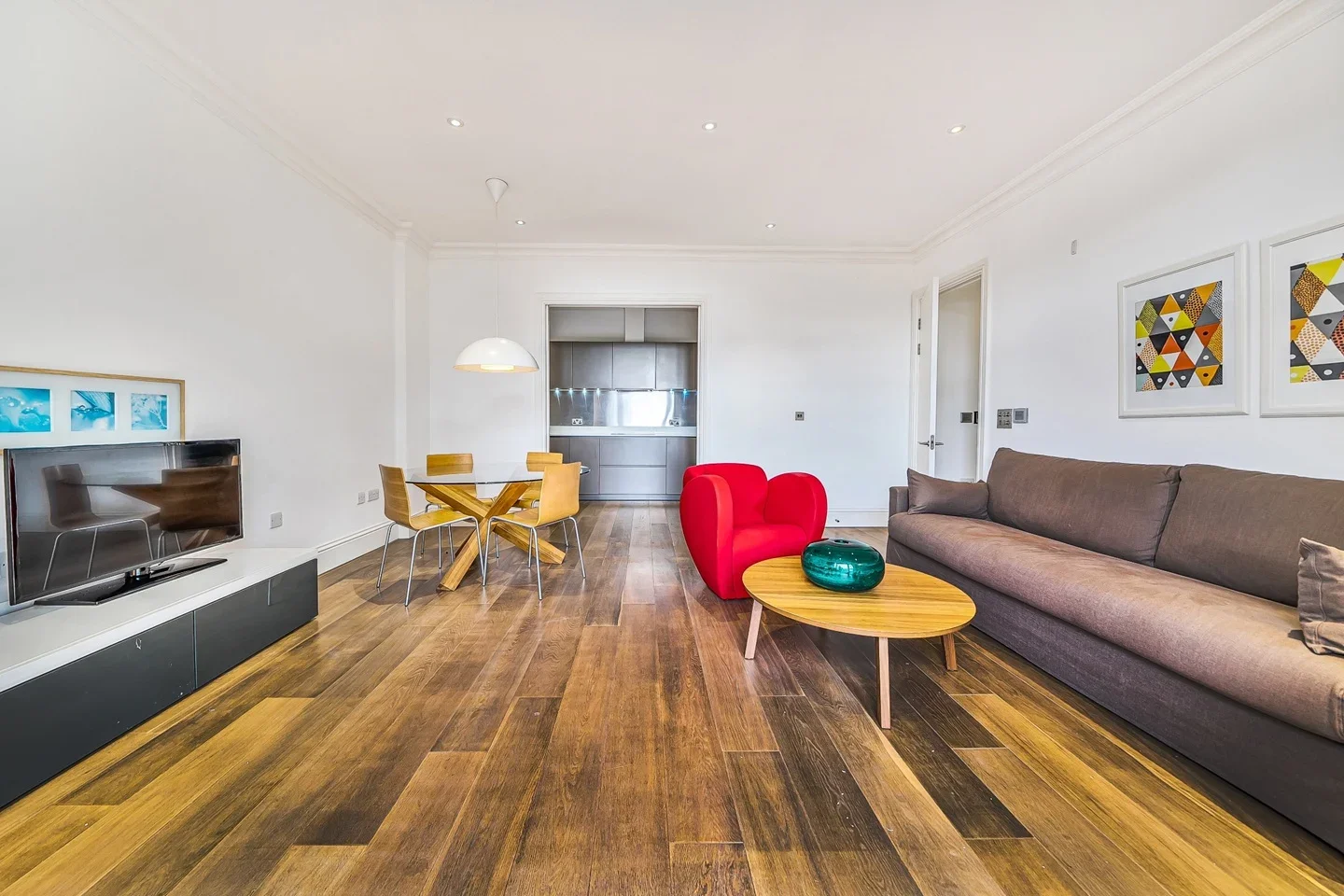 Flat Bridle Mews in Greater London