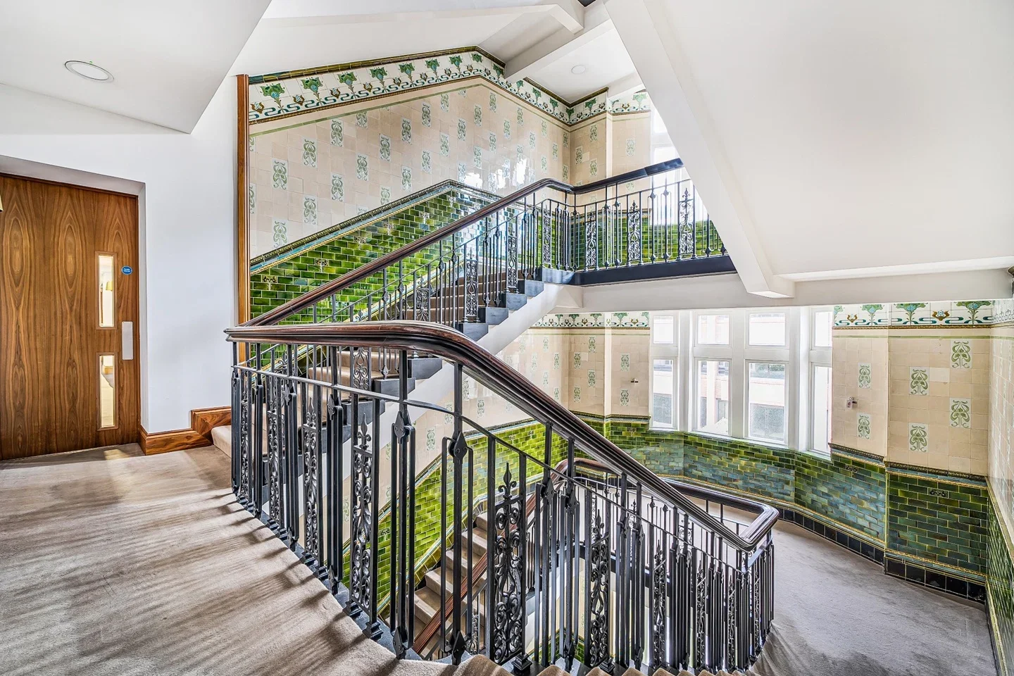 Flat Bridle Mews in Greater London