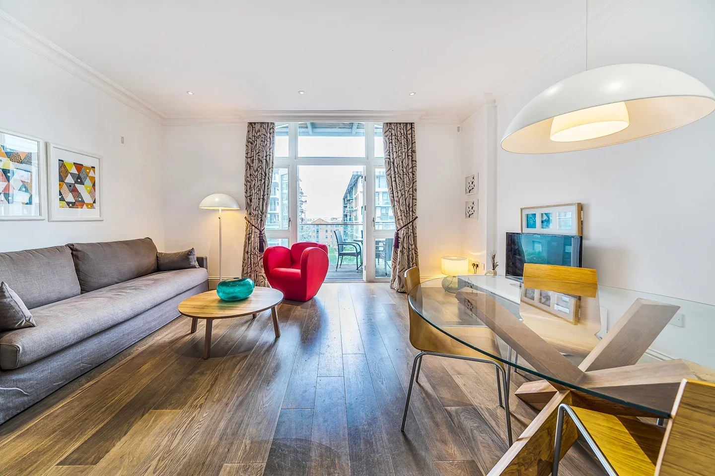 Flat Bridle Mews in Greater London