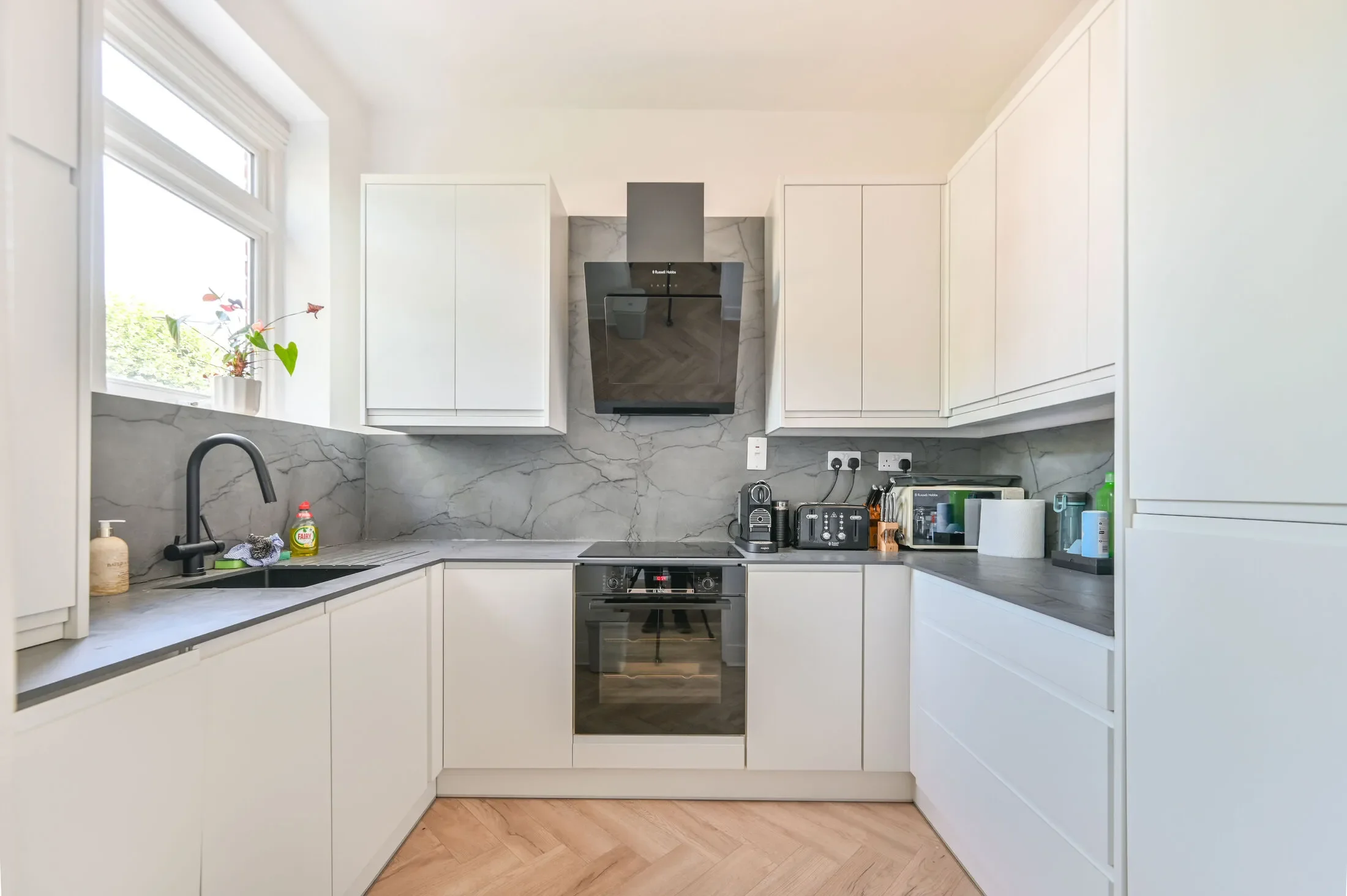 Flat Chichele Road in Greater London