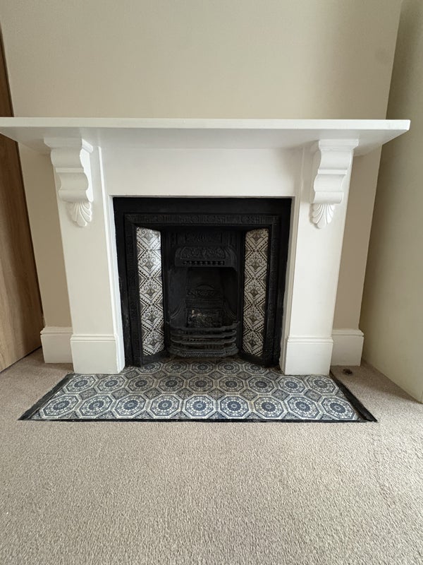 Flat Brownhill Road in Greater London